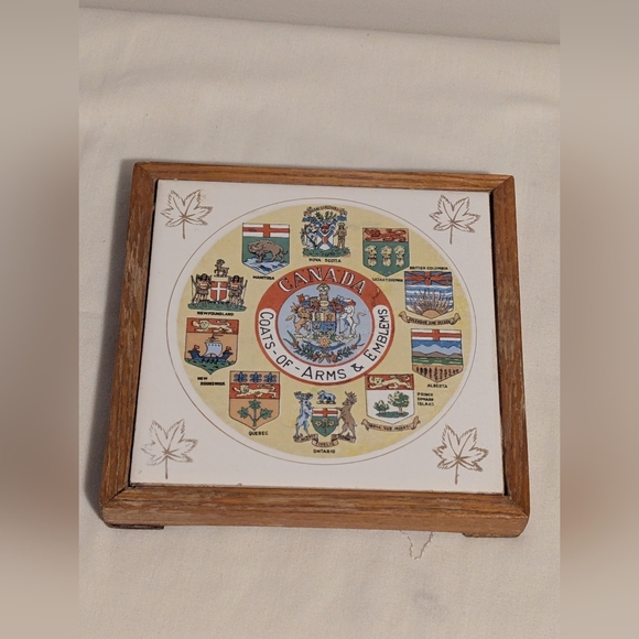 Canada Coats of Arms Wall Art Or Trivet. Wooden Frame With Ceramic Tile. GUC. - Picture 3 of 3